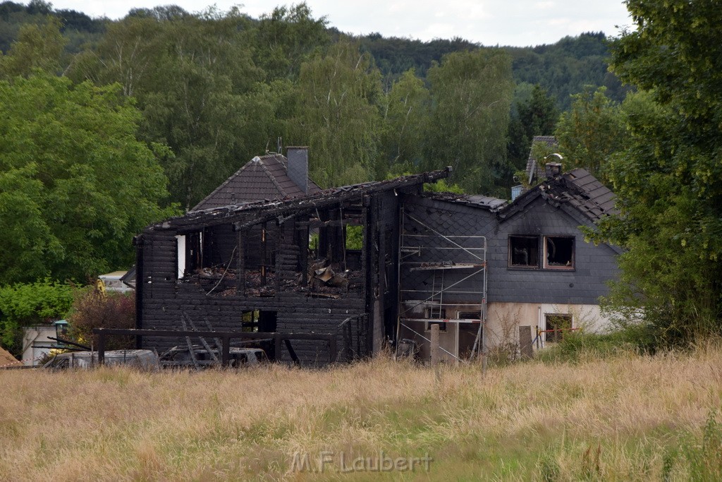 Schwerer Brand in Einfamilien Haus Roesrath Rambruecken P168.JPG - Miklos Laubert